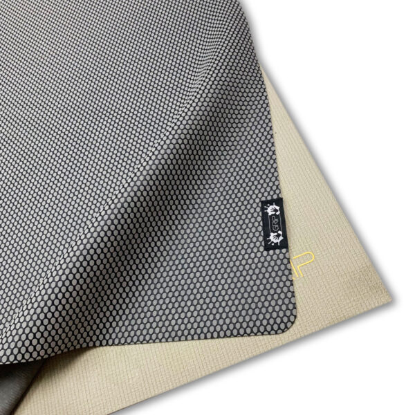 GRIP TOP FOLDABLE TRAVEL MAT - เสื่อโยคะยางพาราผสมแฟบริค หนึบทั้งตอนมือแห้งและมีเหงื่อ - Image 10